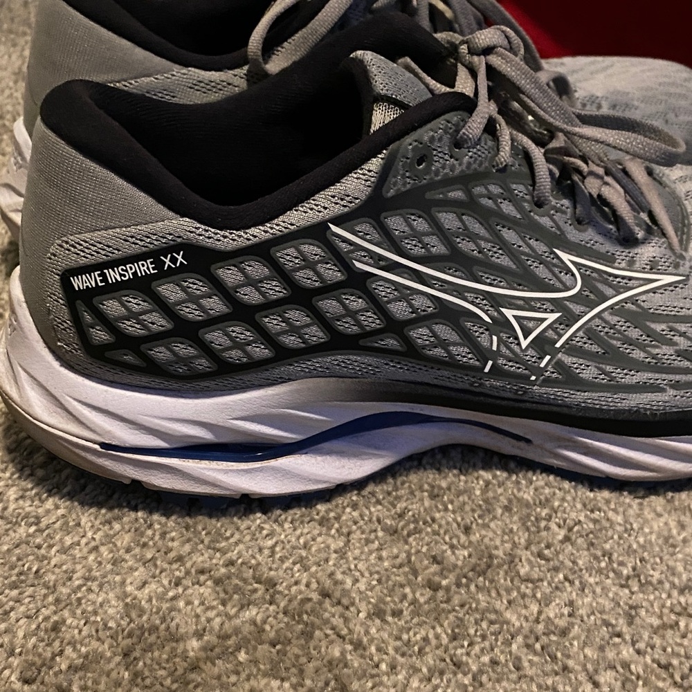 Mizuno Wave Inspire XX Gray and Black Sneakers